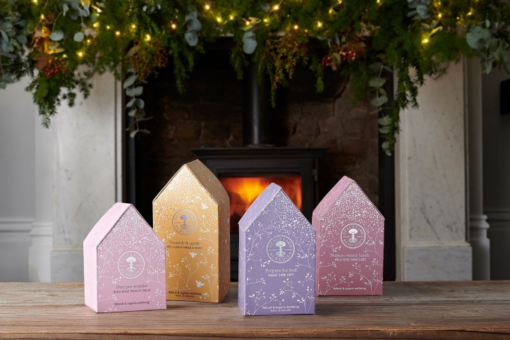 4400 Christmas Stocking Fillers Houses Only Landscape LoRes